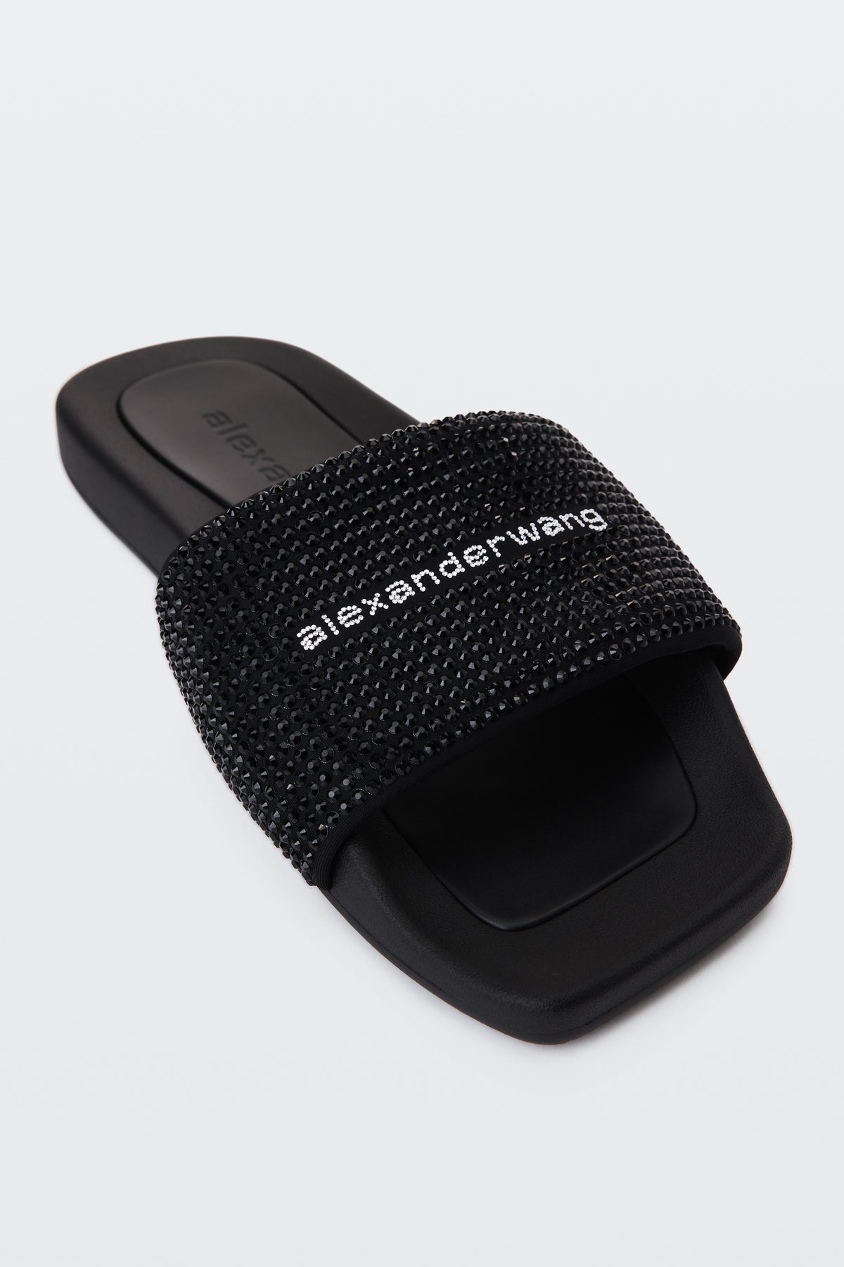 BLACK/JET