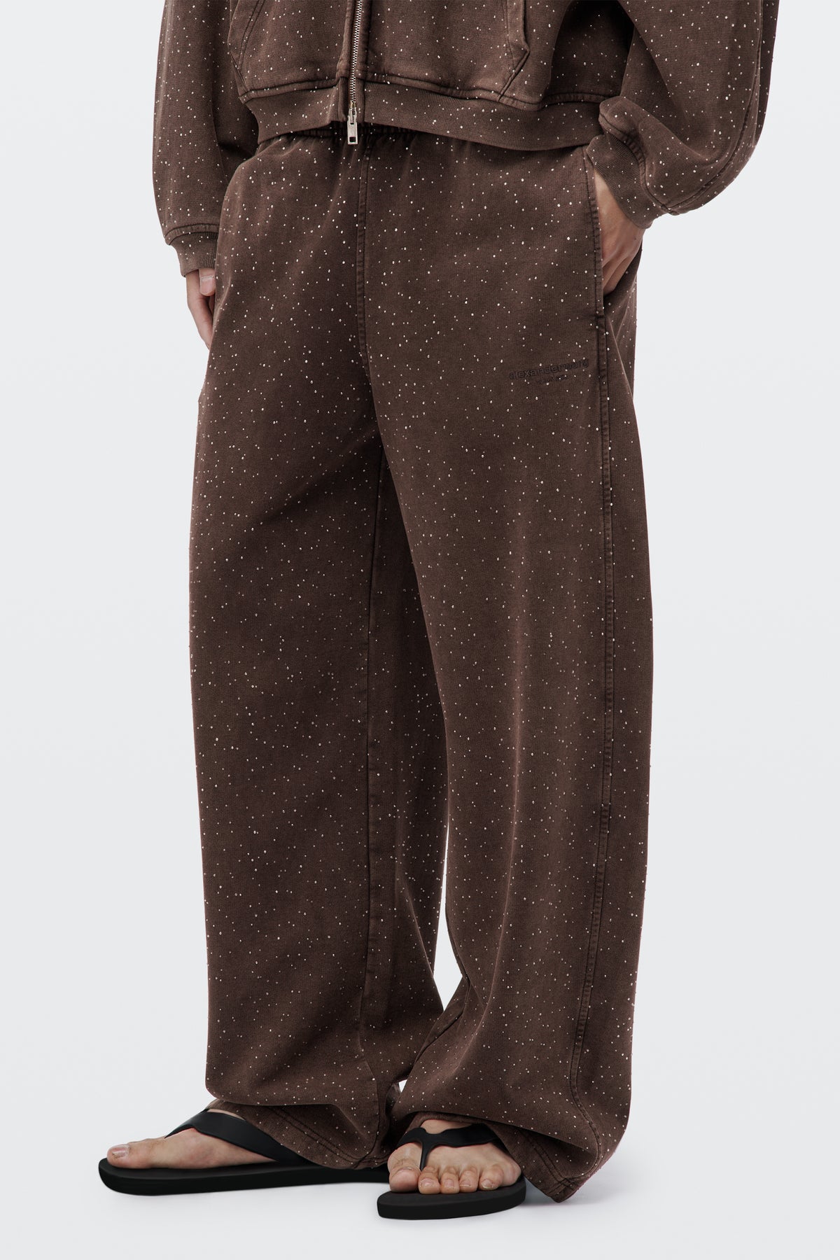 DARK BROWN