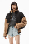 Alexander Wang pebble bleach shorts con orlo sfilacciato in denim con logo