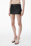 mini-jupe-short en cuir avec string à strass pré-stylé