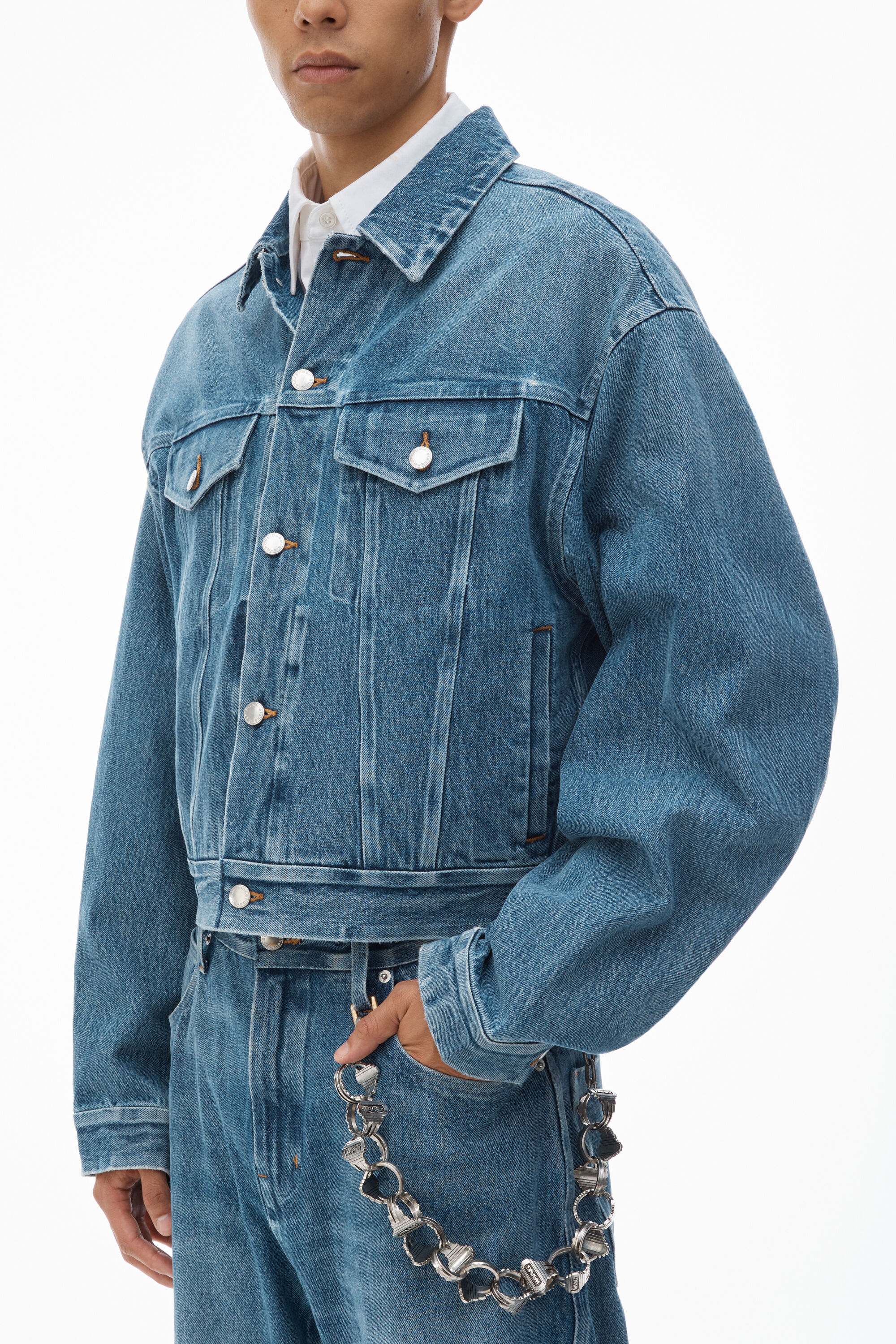 Rounded Trucker Jacket with Bonded Seams in VINTAGE MEDIUM
