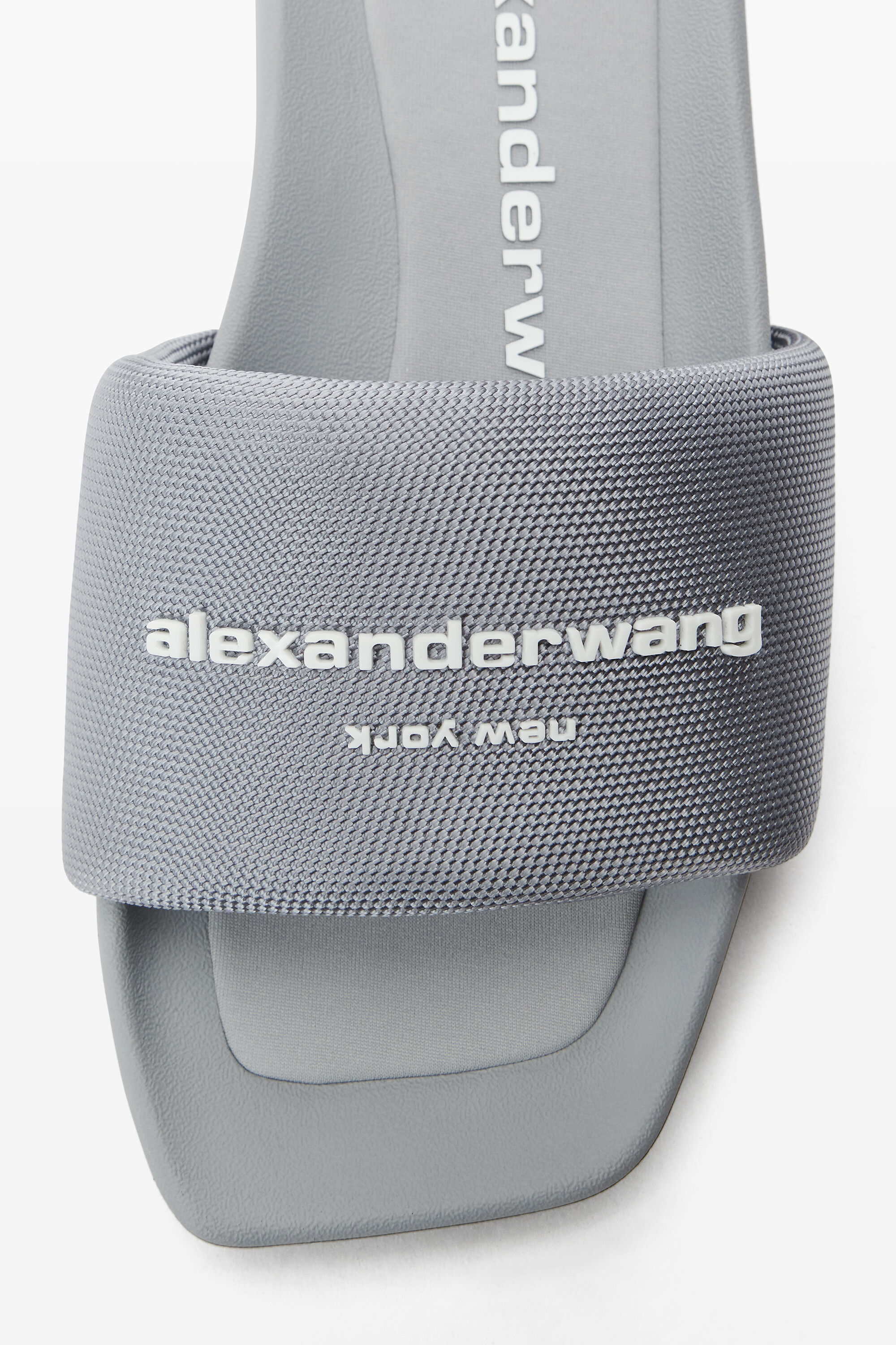 Alexander Wang ☆ブルー Vy プールスライド 30221S059001A.jpg?sw=1440