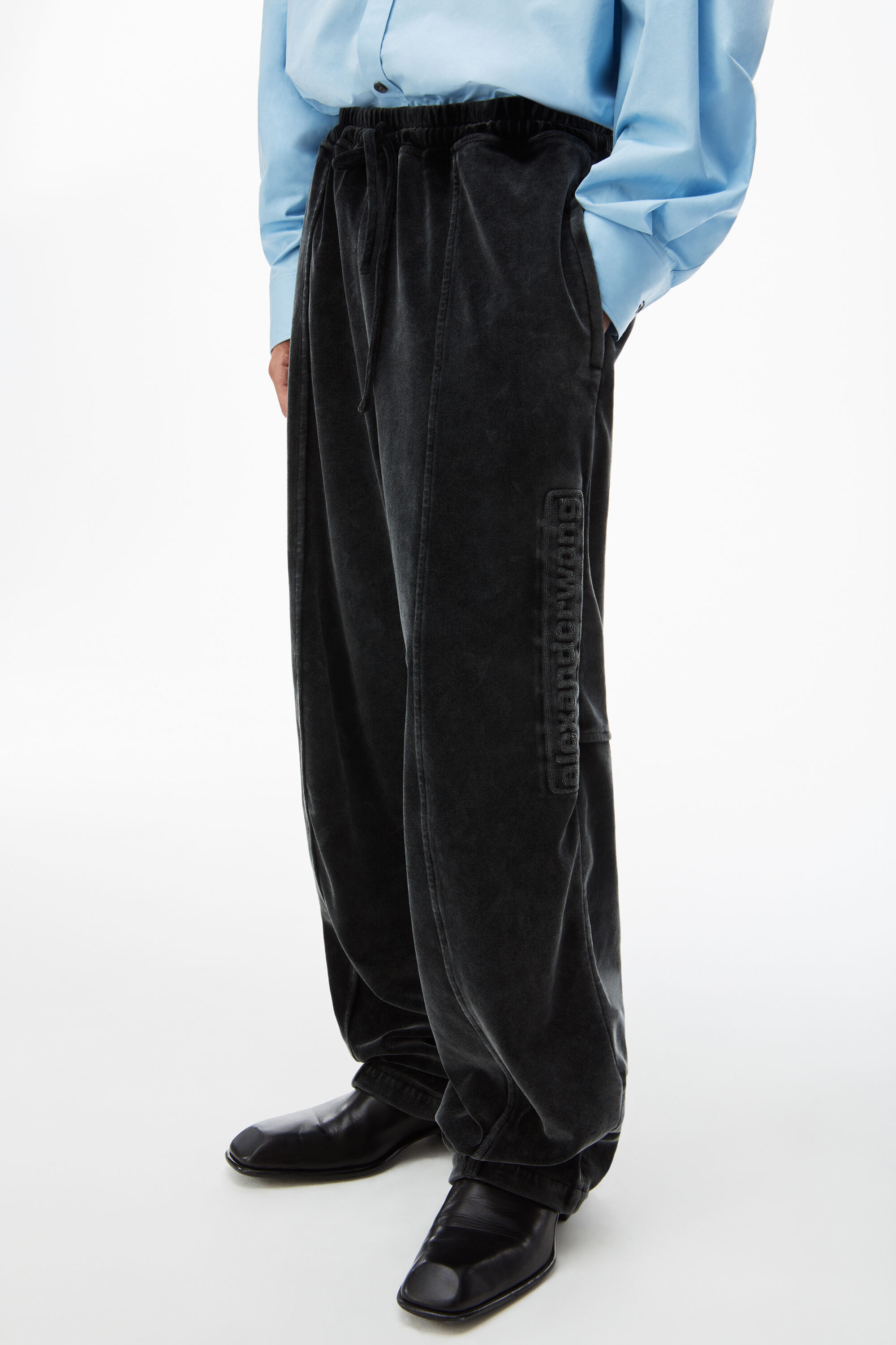 alexanderwang logo track pant in velour WASHED PEPPER