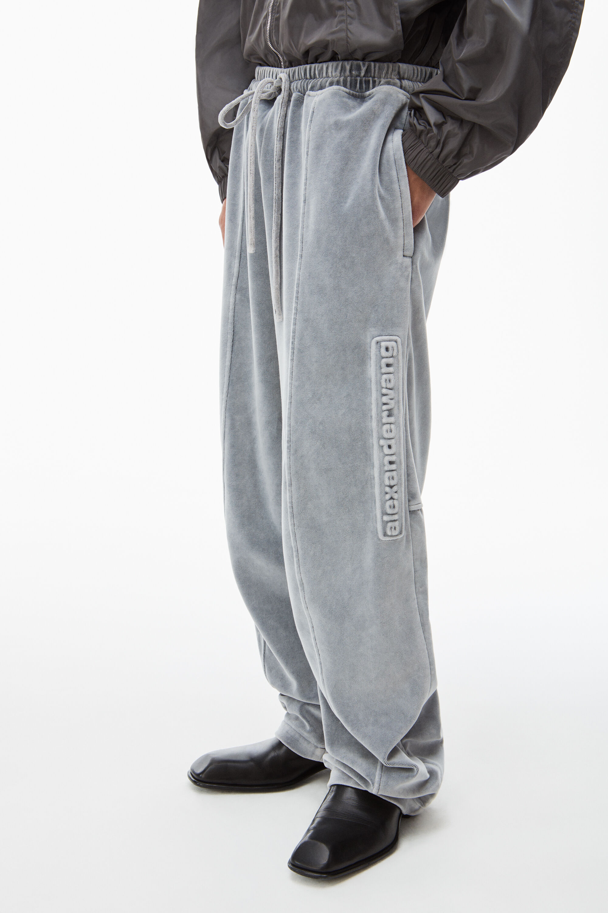 alexanderwang logo track pant in velour WASHED CHARCOAL