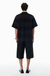Alexander Wang black overdyed stripe schwarz gestreiftes poloshirt aus baumwollpikee