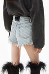 SHORTS CON ORLO SFILACCIATO IN DENIM CON LOGO