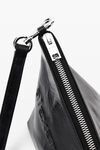 Alexander Wang black punch 裂纹漆皮腕带手拿包