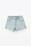 SHORTS CON ORLO SFILACCIATO IN DENIM CON LOGO