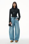 Jeans oversize con vita bassa in denim riciclato