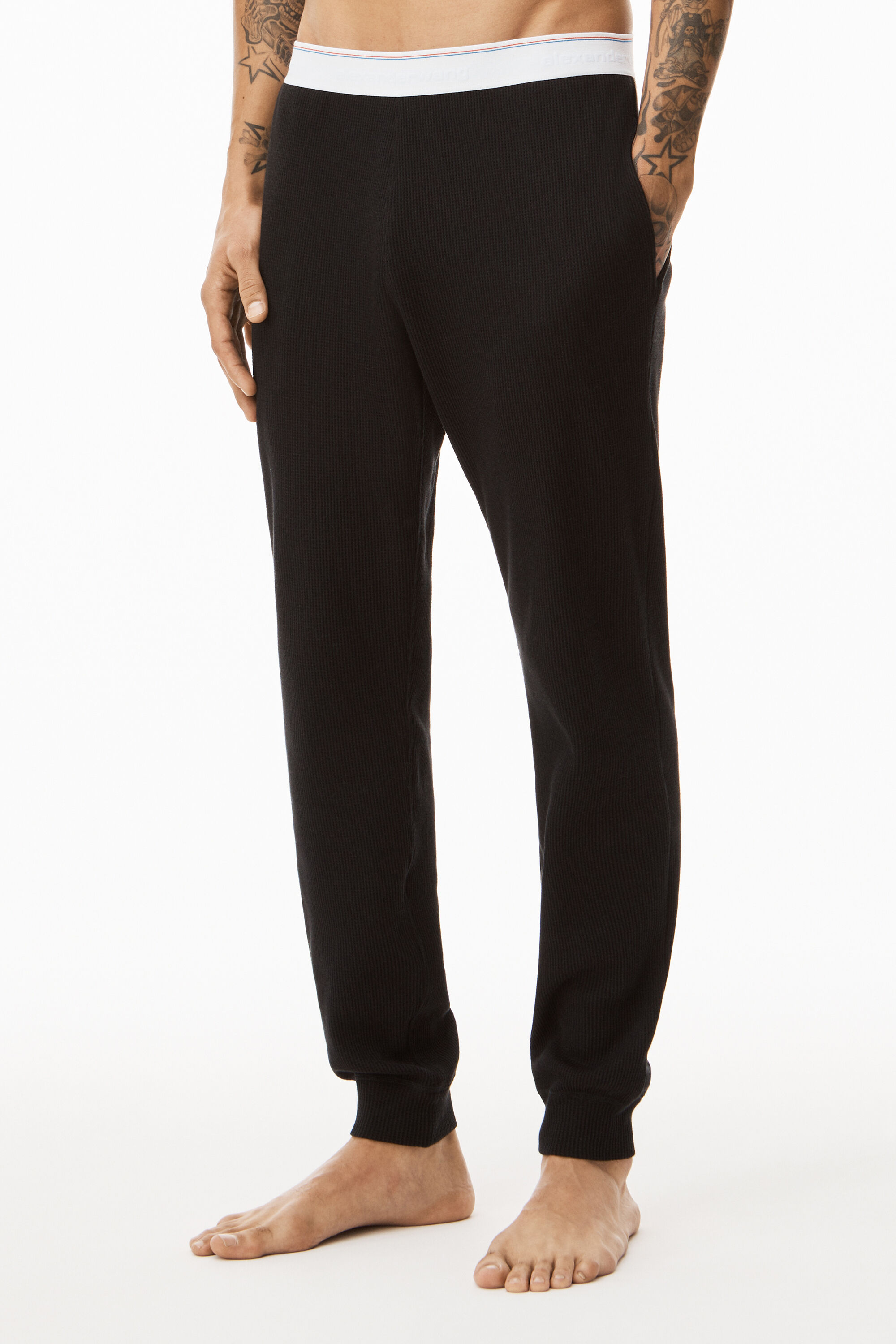 【関税込み】Alexander Wang ブラック シーム トラウザーズ UNISEX JOGGER IN COTTON WAFFLE THERMAL in BLACK | alexanderwang®