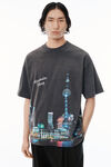 Alexander Wang washed black t-shirt noir à motif skyline shanghai avec strass thermocollés
