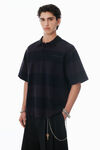 Alexander Wang black overdyed stripe schwarz gestreiftes poloshirt aus baumwollpikee