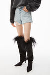 Alexander Wang pebble bleach shorts con orlo sfilacciato in denim con logo