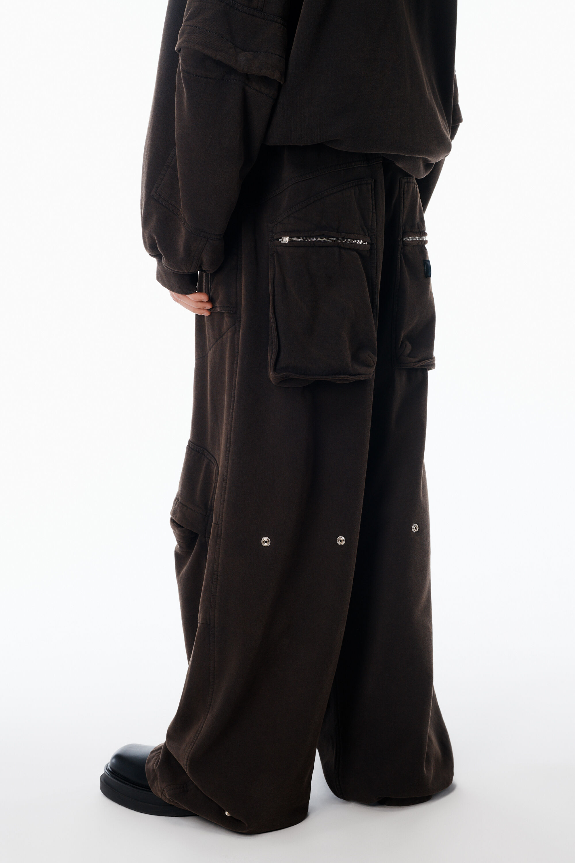 Mid-Rise Cargo Sweatpant Oversize in WASHED BLACK | alexanderwang®